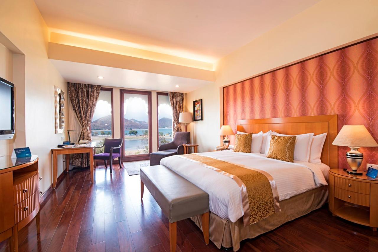 Radisson Blu Udaipur Palace Resort & Spa Exterior foto